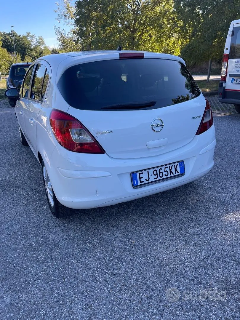 Opel Corsa 2011 photo 2