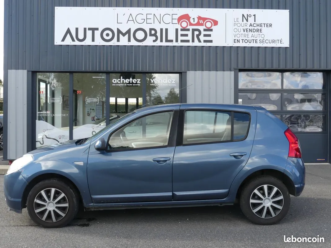 Dacia Sandero 2006 photo 2