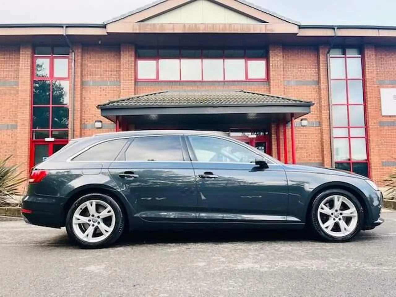 Audi A4 Avant 2018 photo 4