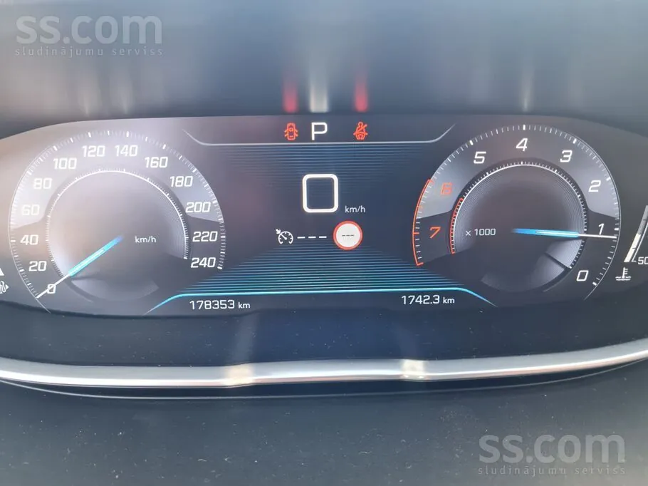 Peugeot 5008 2018 photo 2