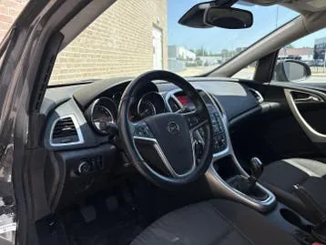 Opel Astra 2010 photo 3