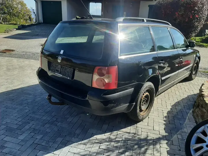 Volkswagen Passat Variant 2001 photo 2
