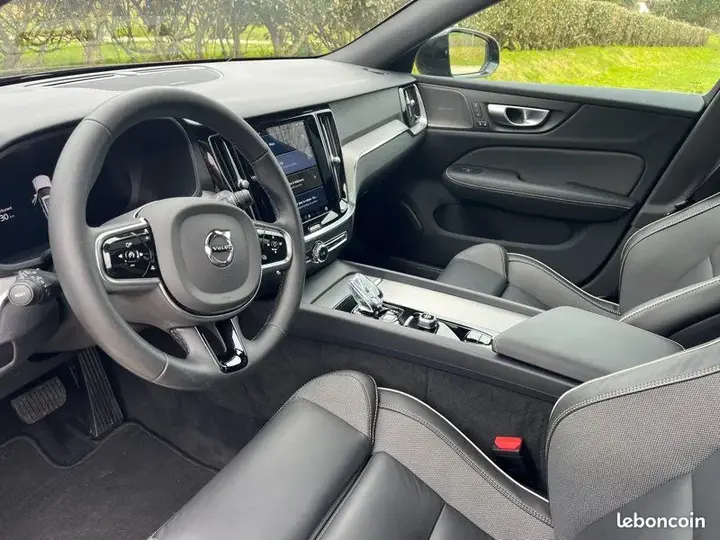 Volvo V60 2024 photo 2