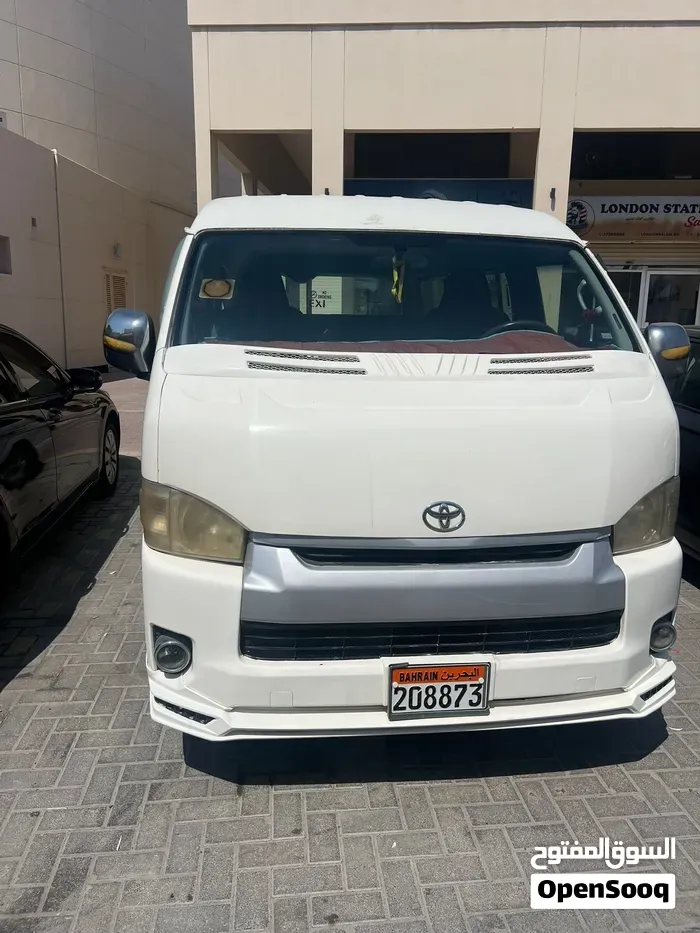 Toyota Hiace 2012 photo 2