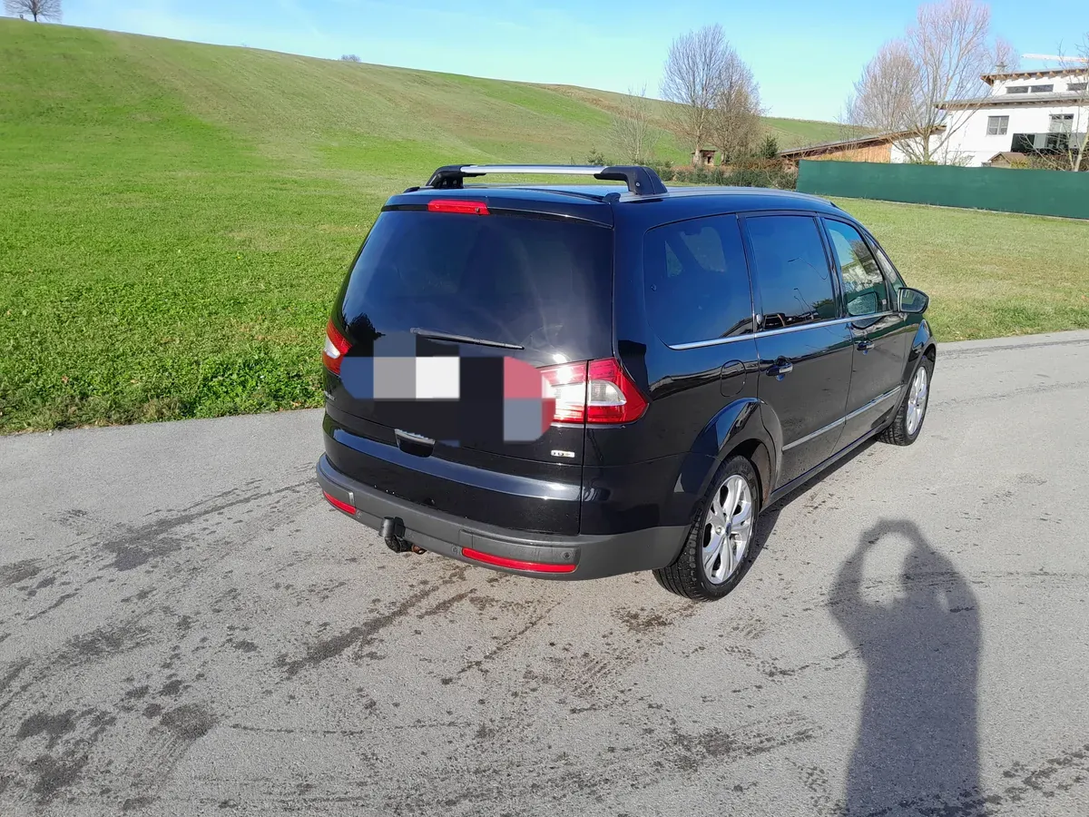 Ford Galaxy 2010 photo 3