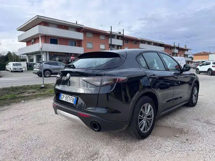 Alfa Romeo Stelvio 2023 photo 5