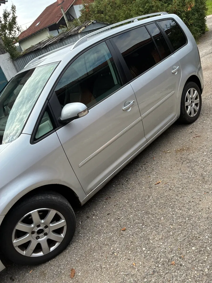 Volkswagen Touran 2008 photo 3