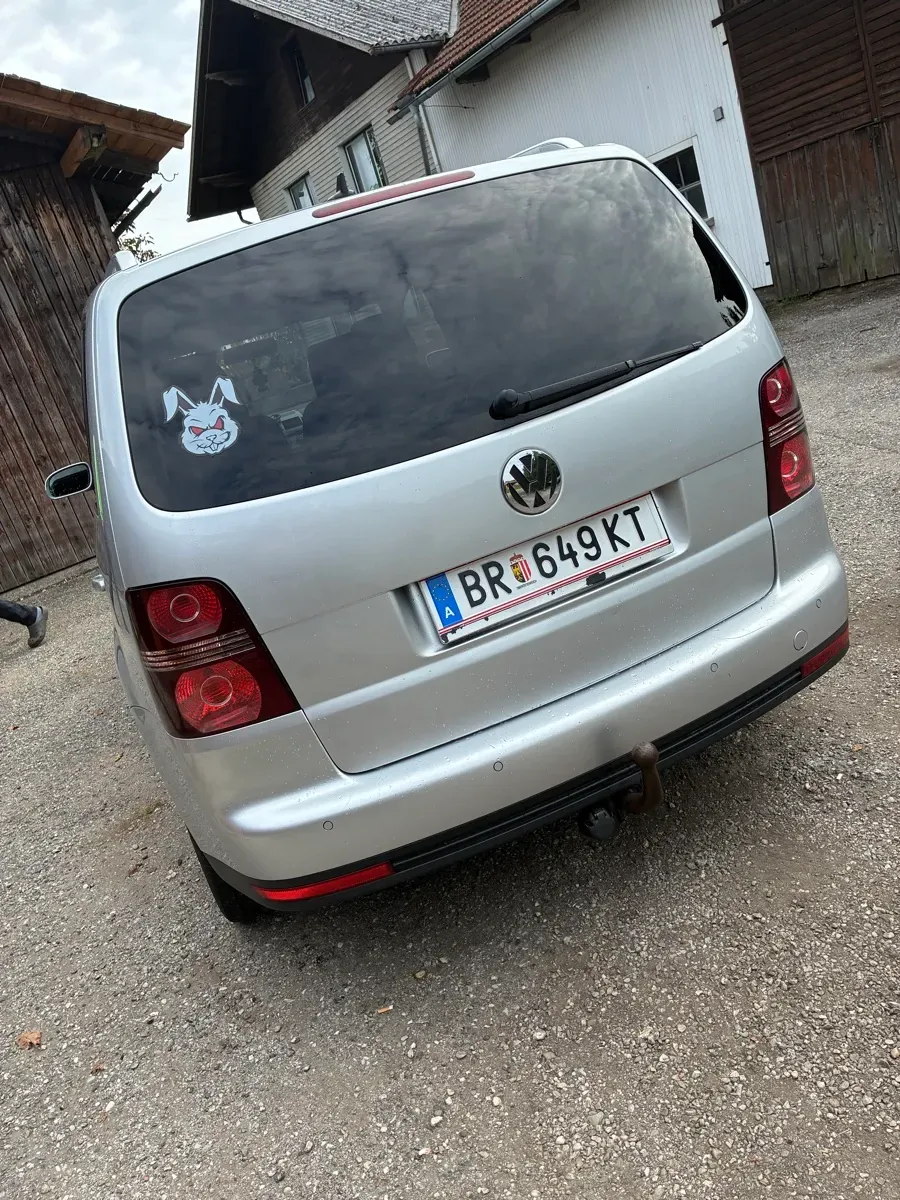 Volkswagen Touran 2008 photo 2