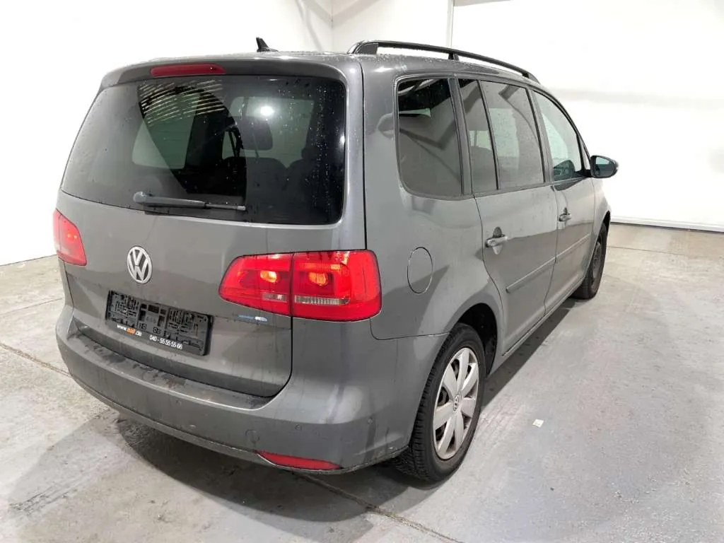 Volkswagen Touran 2011 photo 3