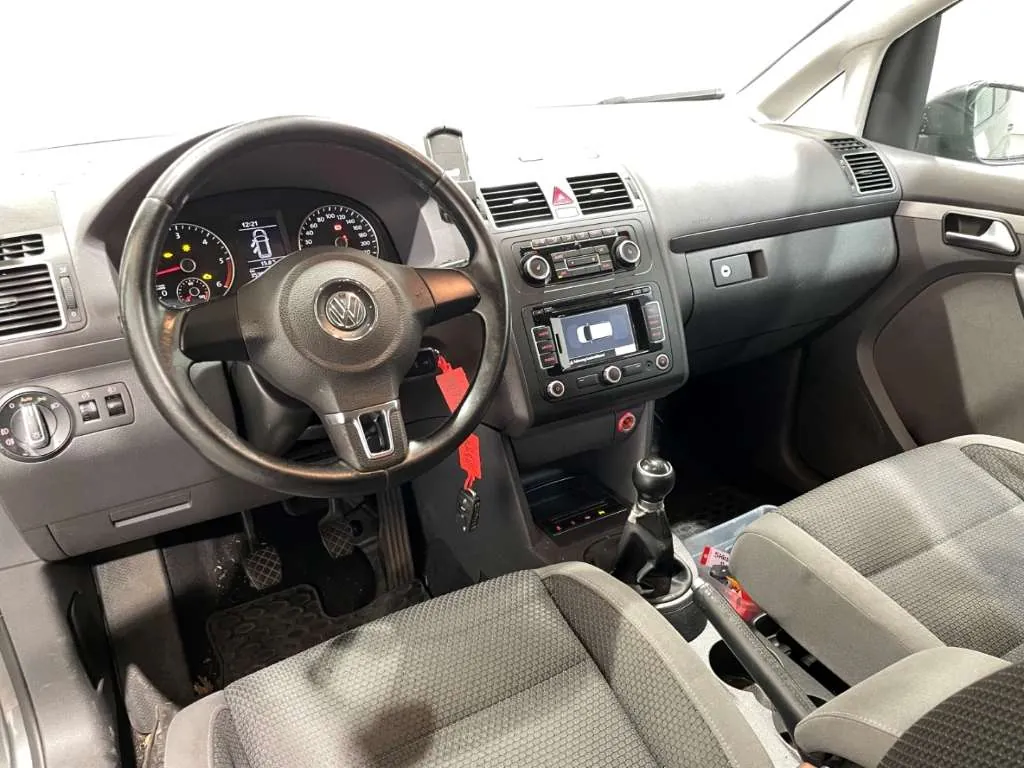 Volkswagen Touran 2011 photo 5