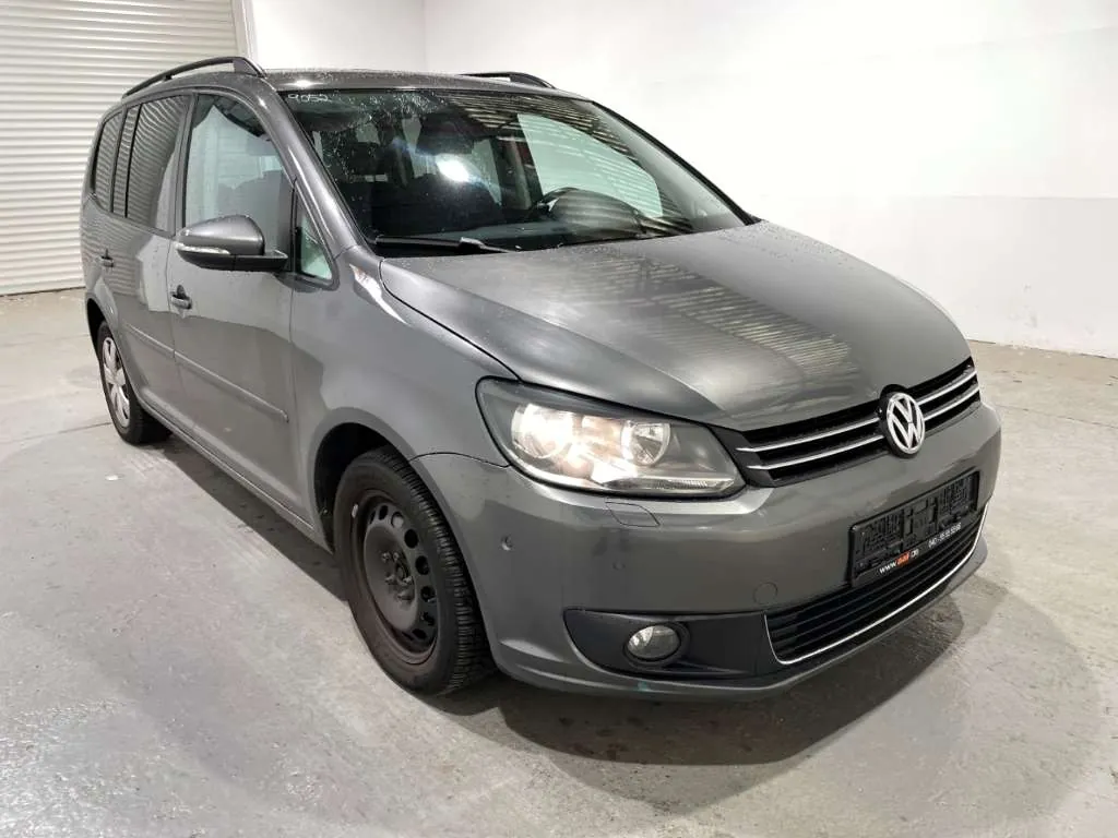 Volkswagen Touran 2011 photo 4
