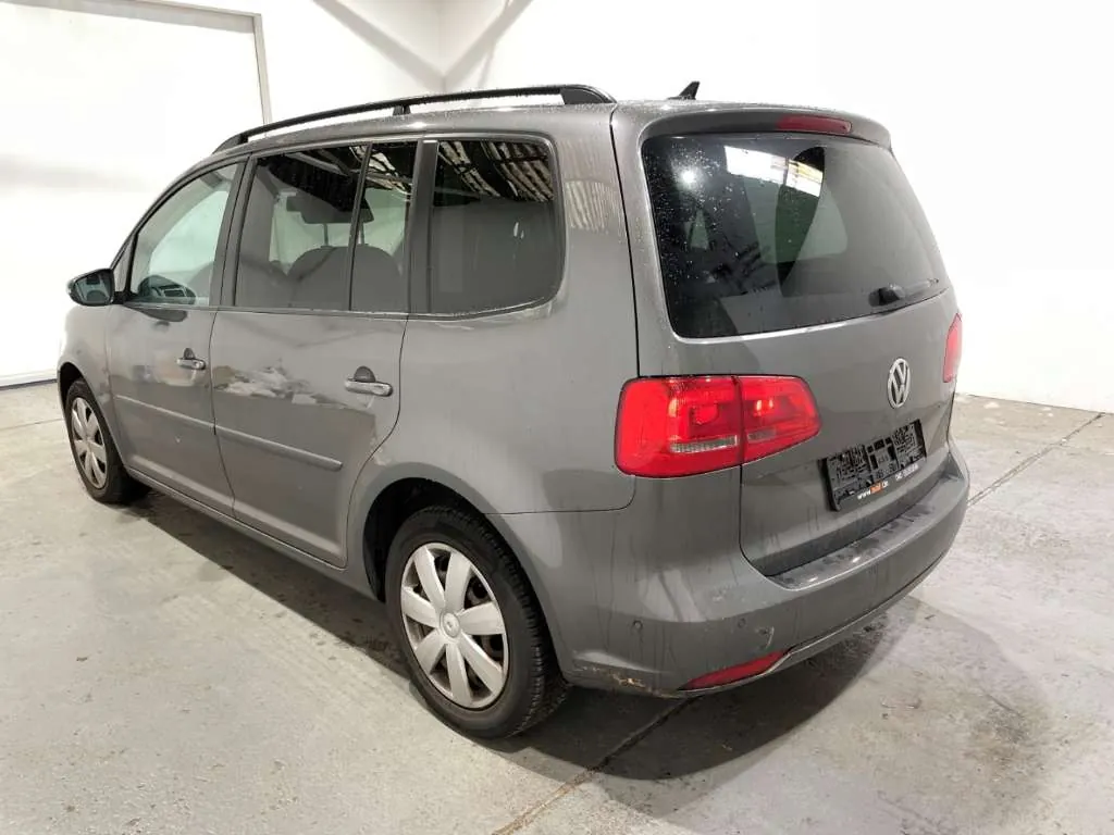 Volkswagen Touran 2011 photo 2