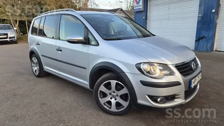Volkswagen Cross Touran 2010 photo 4