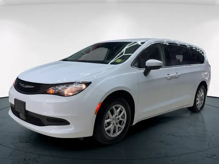 Chrysler Grand Caravan 2023 photo 2