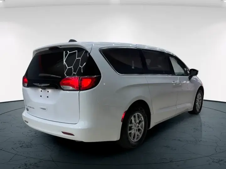 Chrysler Grand Caravan 2023 photo 5