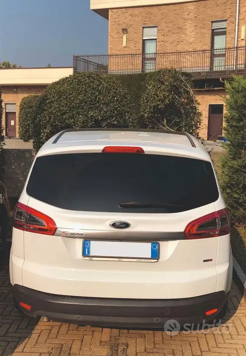 Ford S-Max 2011 photo 2