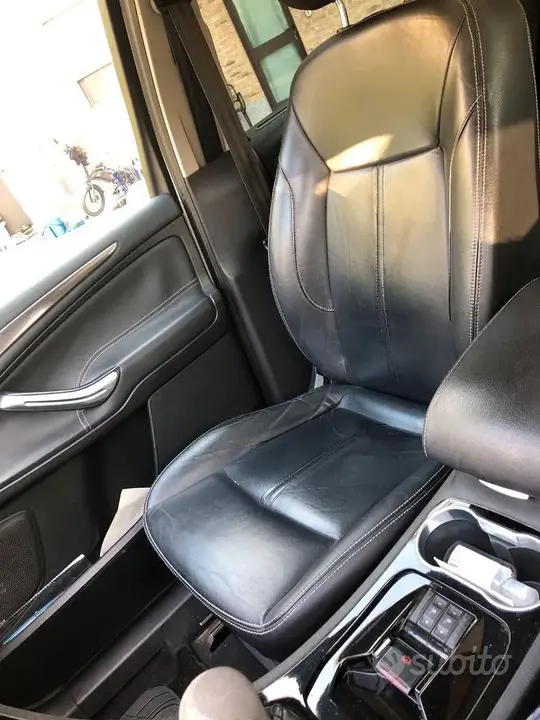 Ford S-Max 2011 photo 4