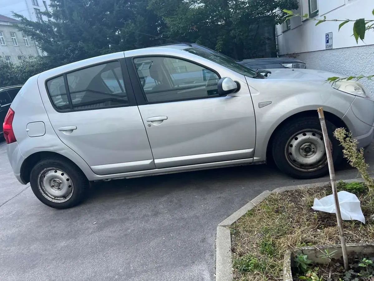 Dacia Sandero 2012 photo 2