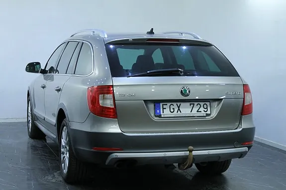 Skoda Superb 2013 photo 5