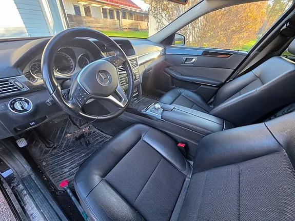 Mercedes-Benz E220 2012 photo 4