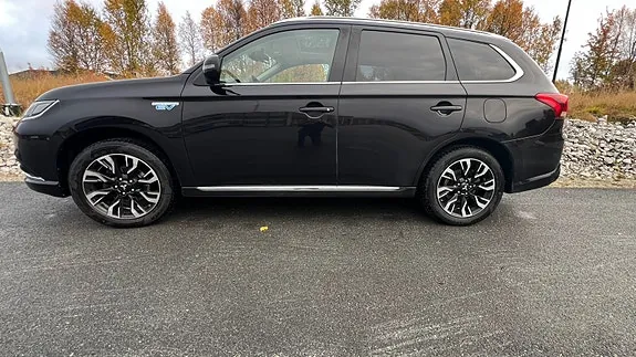 Mitsubishi Outlander 2016 photo 2