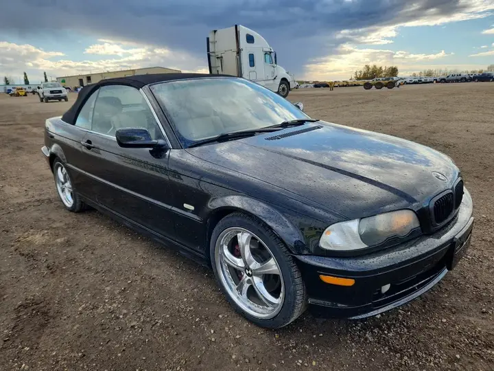 BMW 3 Series 2002 photo 2