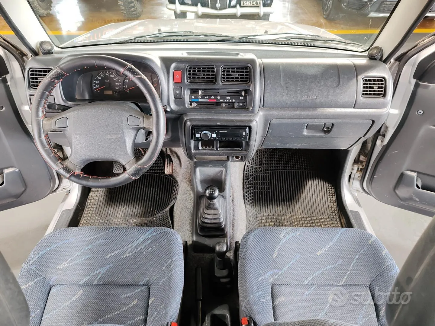 Suzuki Jimny 2002 photo 5
