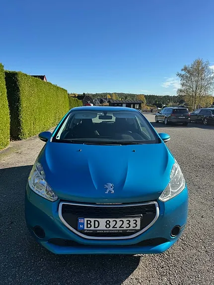 Peugeot 208 2013 photo 2