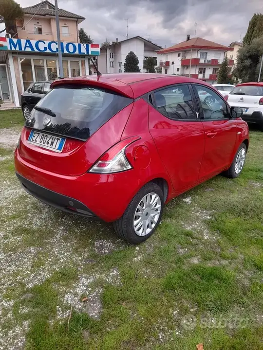 Lancia Ypsilon 2015 photo 2
