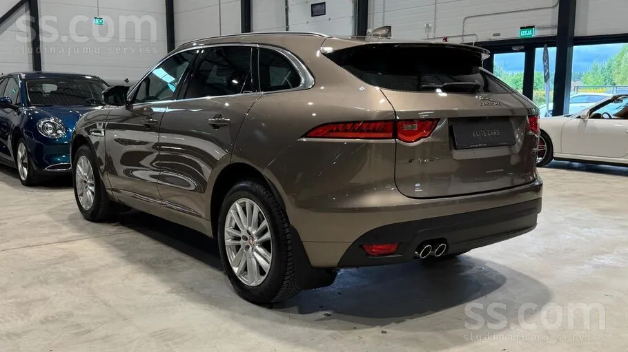 Jaguar F-Pace 2016 photo 2