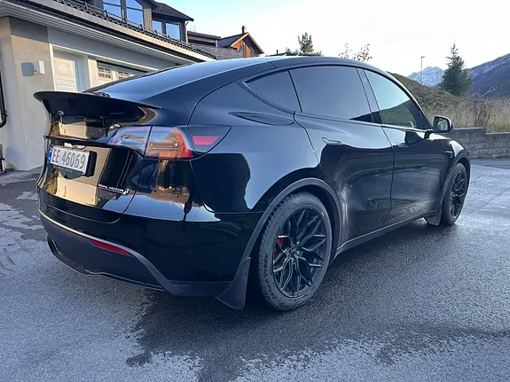 Tesla Model Y 2023 photo 4