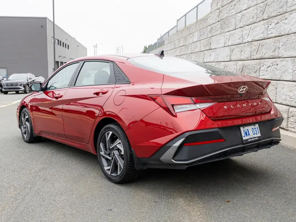 Hyundai Elantra 2025 photo 4