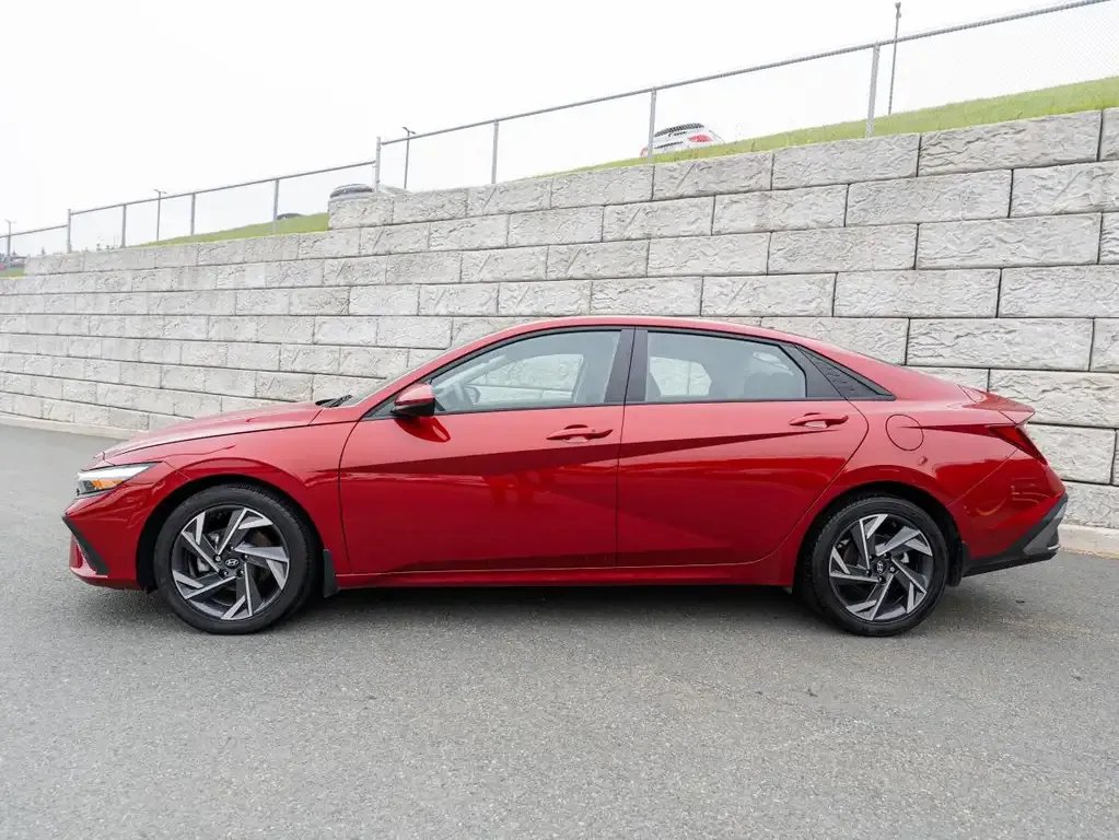 Hyundai Elantra 2025 photo 3