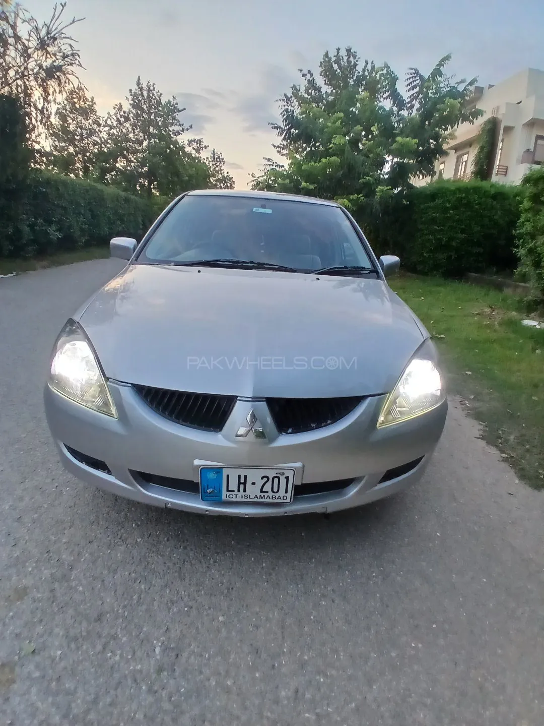 Mitsubishi Lancer