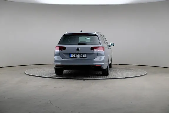 Volkswagen Passat 2023 photo 2