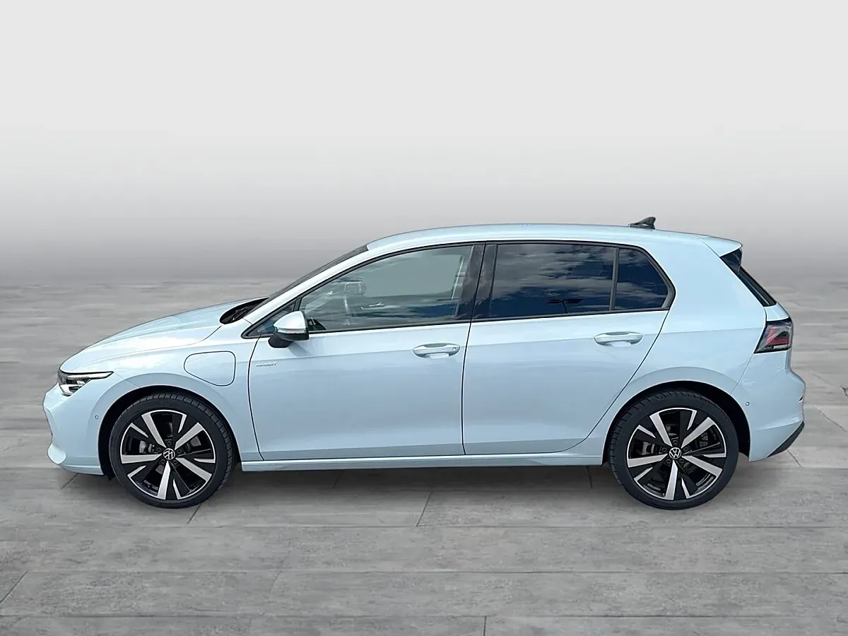 Volkswagen Golf 2025 photo 2