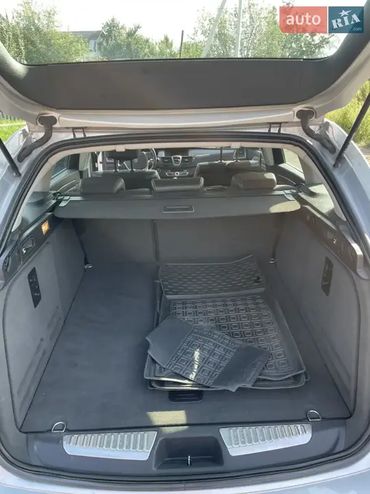 Renault Laguna 2012 photo 2