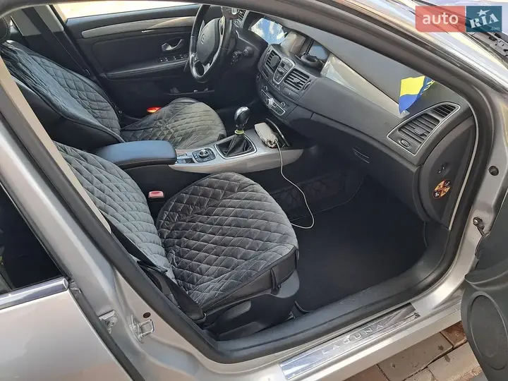 Renault Laguna 2012 photo 5