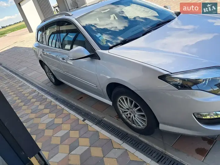 Renault Laguna 2012 photo 4