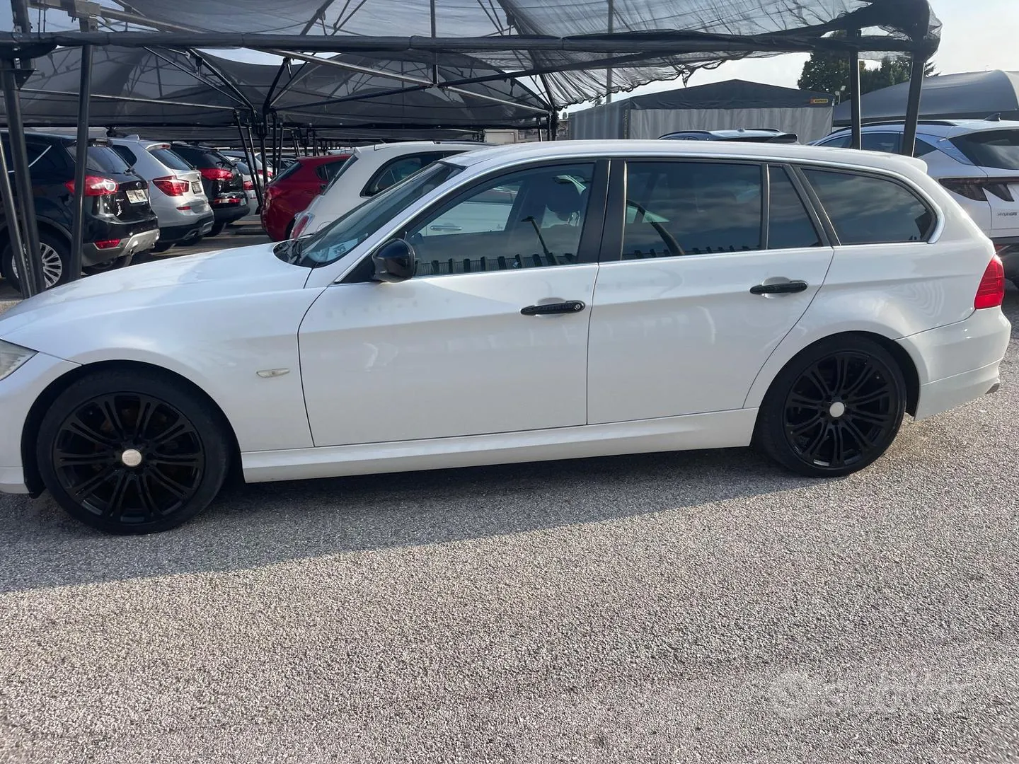 BMW 318 2010 photo 3