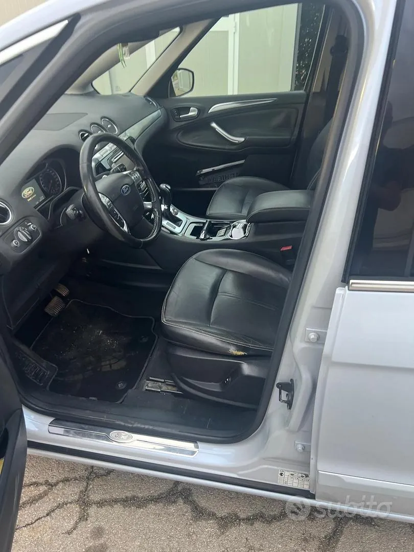 Ford S-Max 2010 photo 3