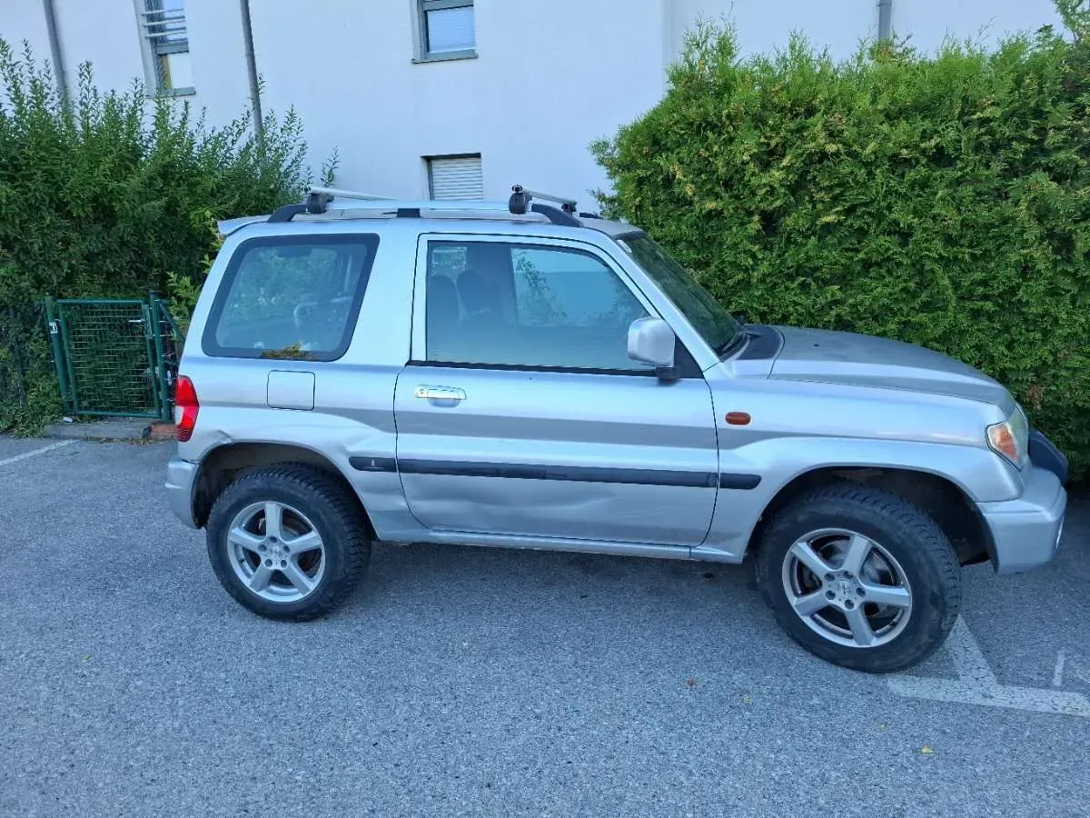 Mitsubishi Pajero 2004 photo 2