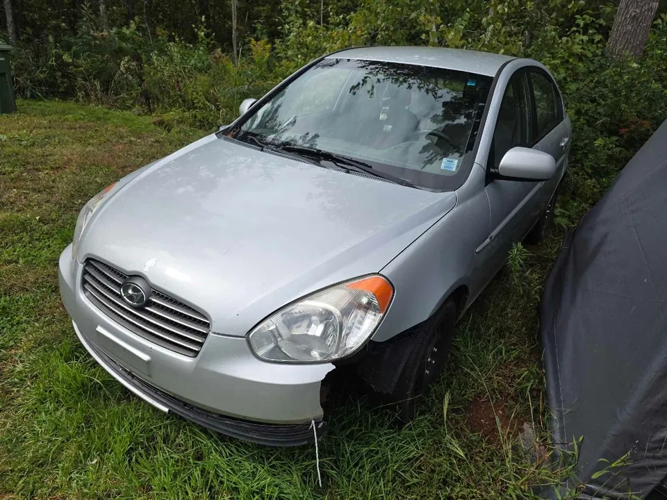 Hyundai Accent 2010 photo 2