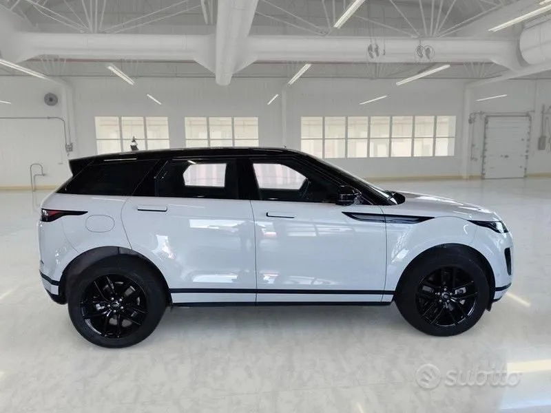 Land Rover Range Rover Evoque 2024 photo 3