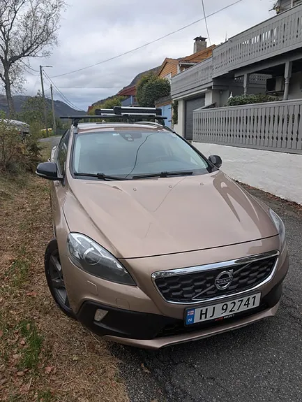 Volvo V40 Cross Country 2013 photo 2