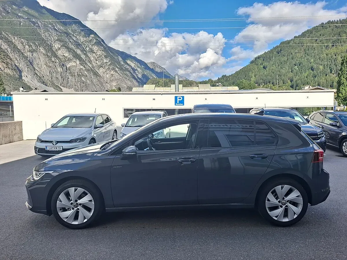 Volkswagen Golf 2026 photo 2
