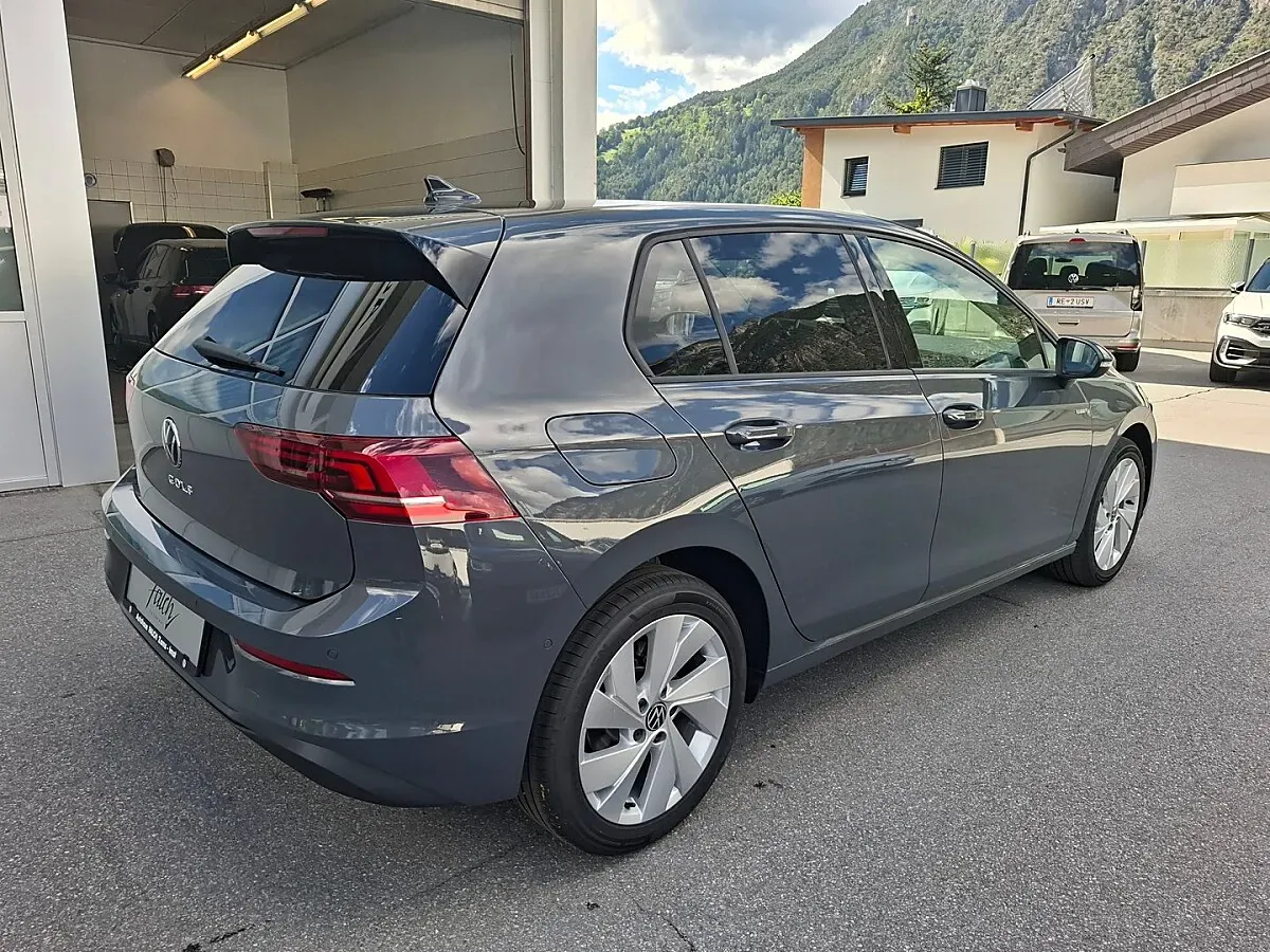 Volkswagen Golf 2026 photo 3