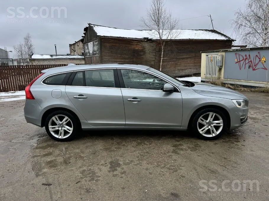 Volvo V60 2013 photo 2