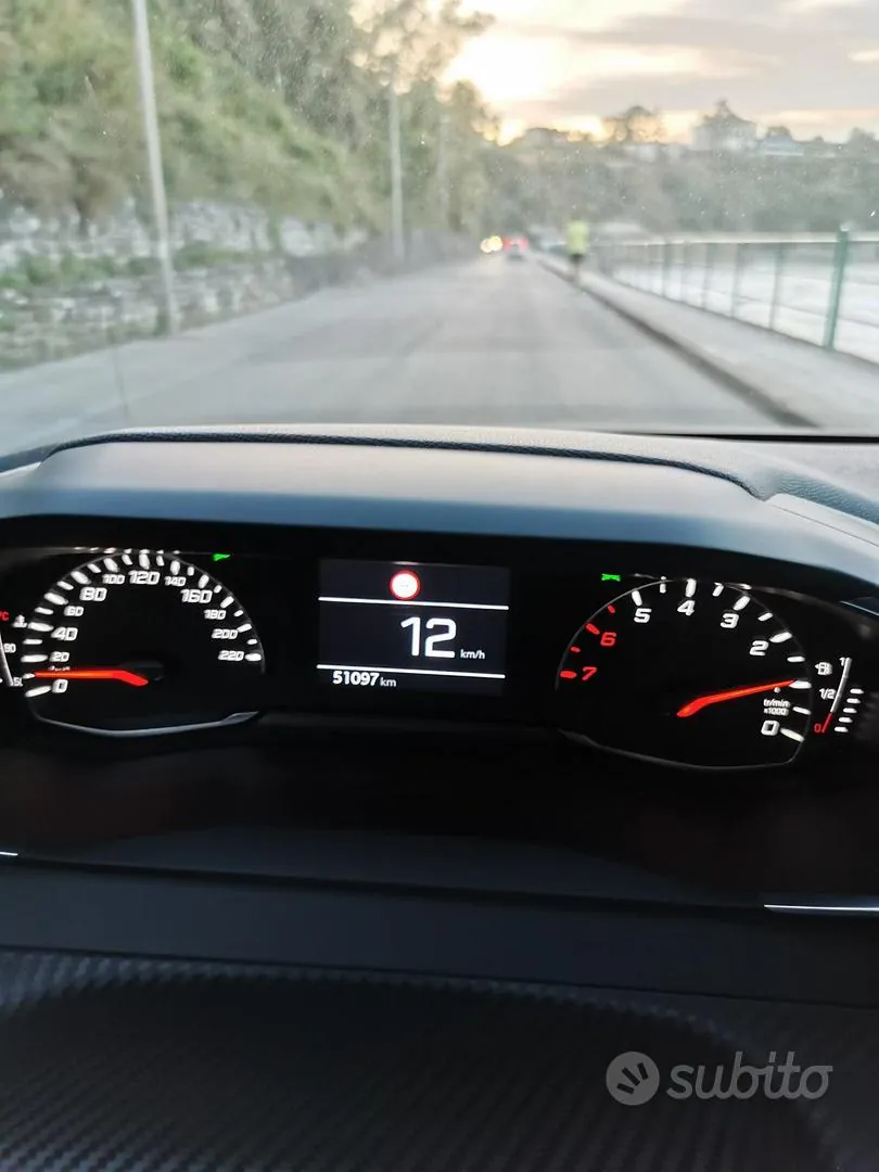 Peugeot 208 2021 photo 4