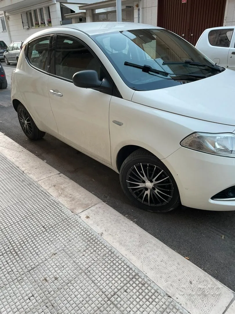 Lancia Ypsilon 2016 photo 2